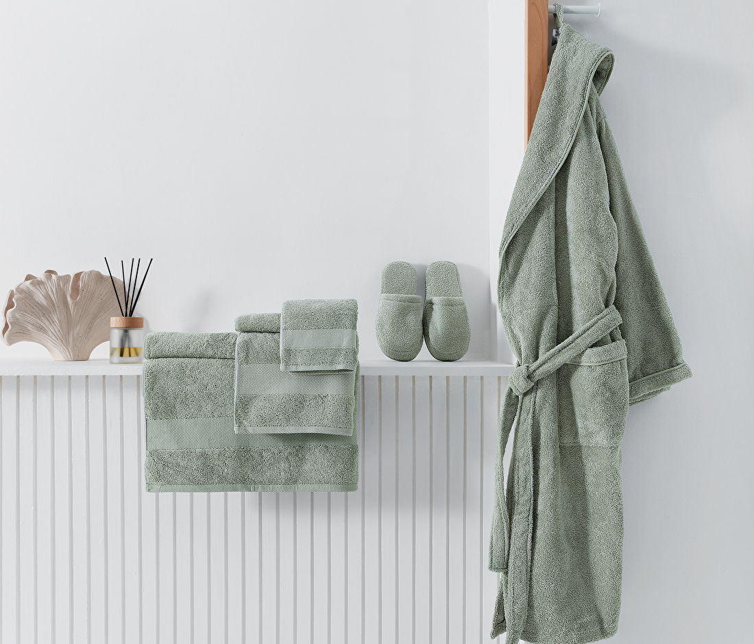 Essentials Bath Towel - Nile Green (90x150 cm)